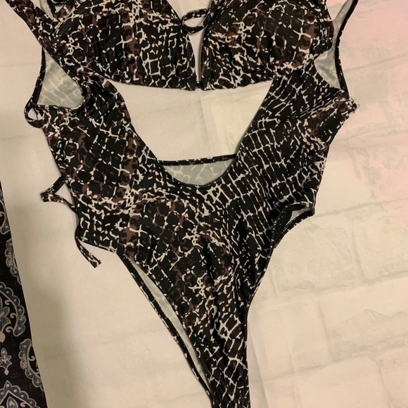 Bikini - Picture 4 of 4